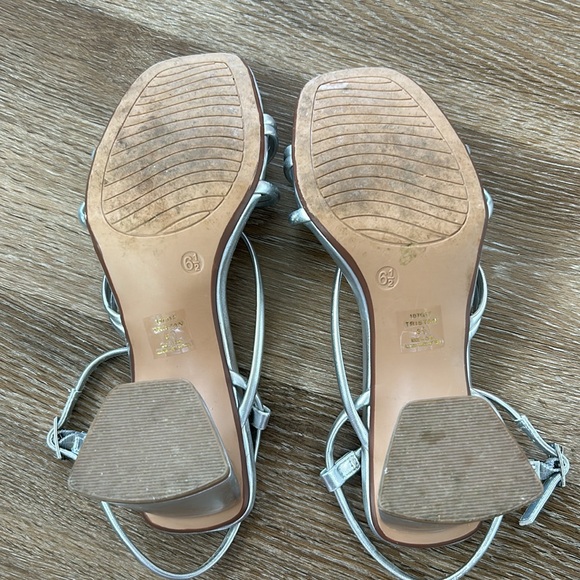 Silver heels - Picture 8 of 10